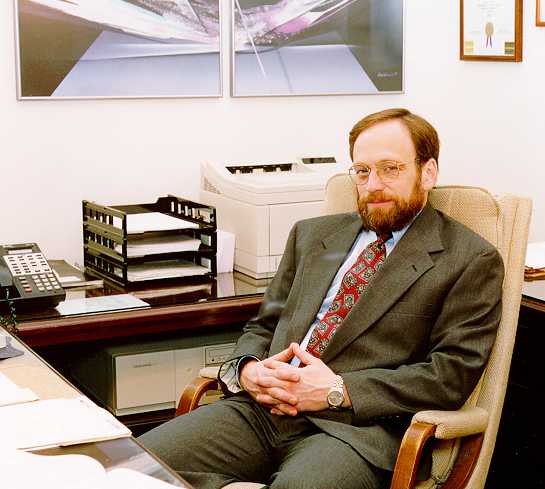 _graphic/Desk.jpg (33205 bytes)